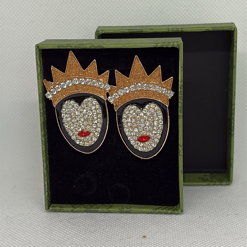 Disney Snow White Inspired Evil Queen Villain Studded Earrings - Picture 3 of 13